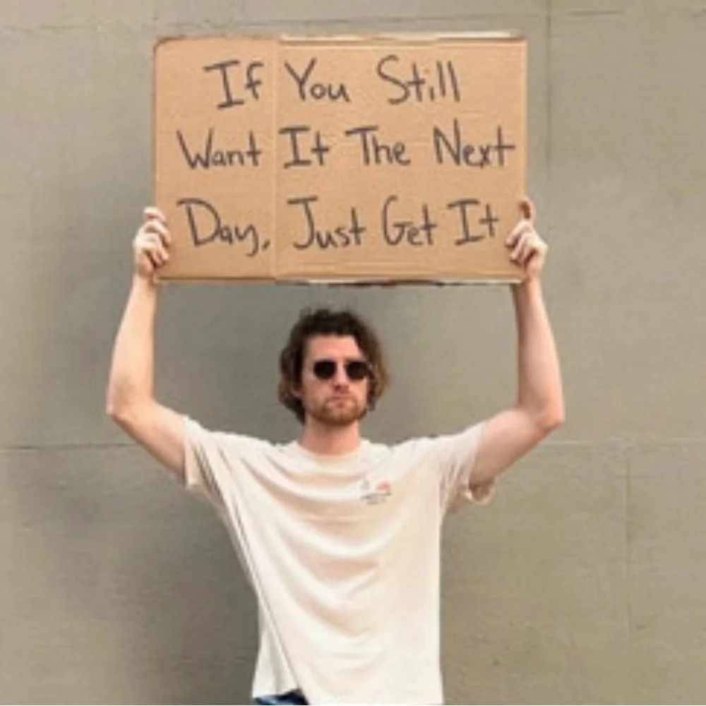 Vintage Flapper brooch made In USA 🇺🇸 with Swarovski crystals and hand painted - Picture 5 of 5